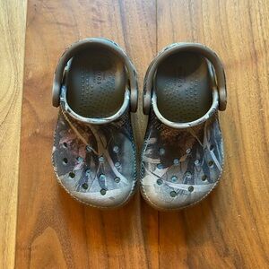 CROCS